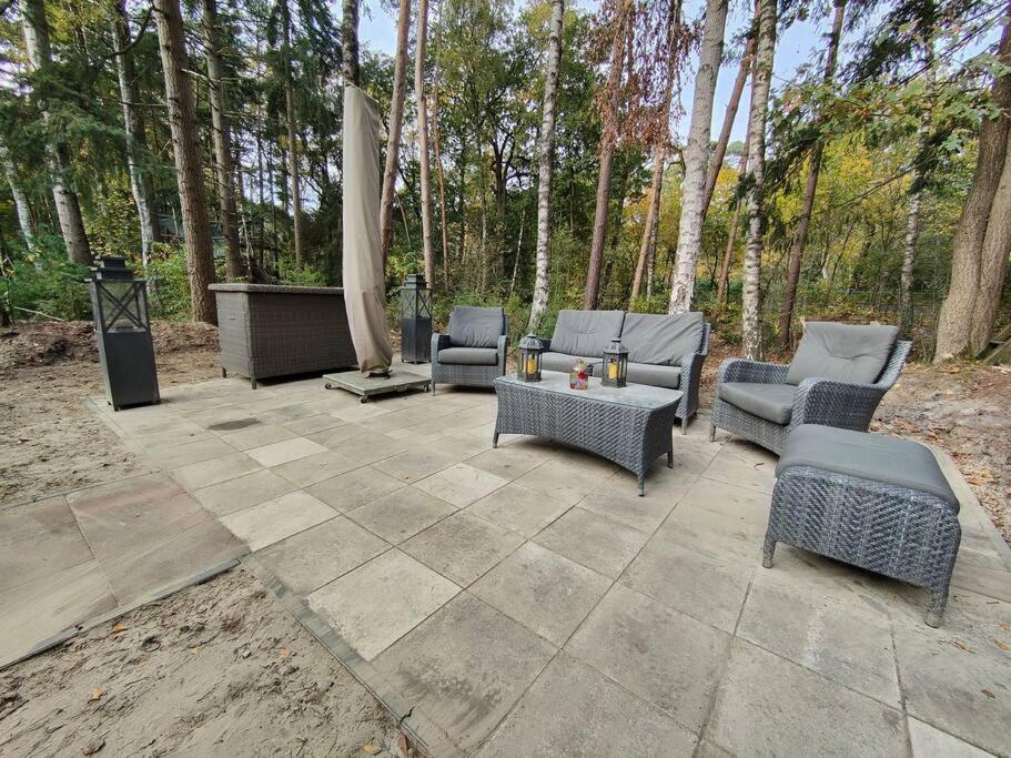 Kindvriendelijke Bungalow In Het Bos Bij Zwemmeer. Vilsteren Экстерьер фото